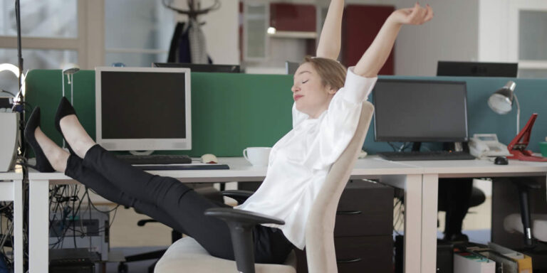 The Best Stretches for Desk Workers to Reduce Stiffness